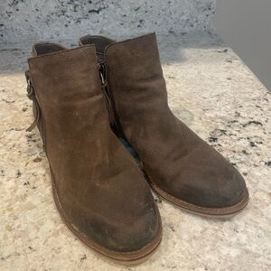 Gianni Bini brown ankle boots